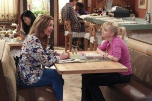 Alison Janney and Anna Faris in Mom (Source: CBS)